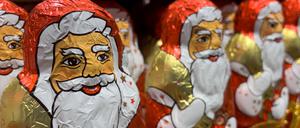 Symbolbild Schokoladennikolaus in den Supermaerkten Symbolfoto Nikolaus aus Schokolade zu Beginn der Adventszeit, Weihnachtszeit in den Supermaerkten Berlin Berlin Deutschland *** Symbol picture chocolate Santa Claus in supermarkets symbol photo chocolate Santa Claus at the beginning of Advent, Christmas time in supermarkets Berlin Berlin Germany 