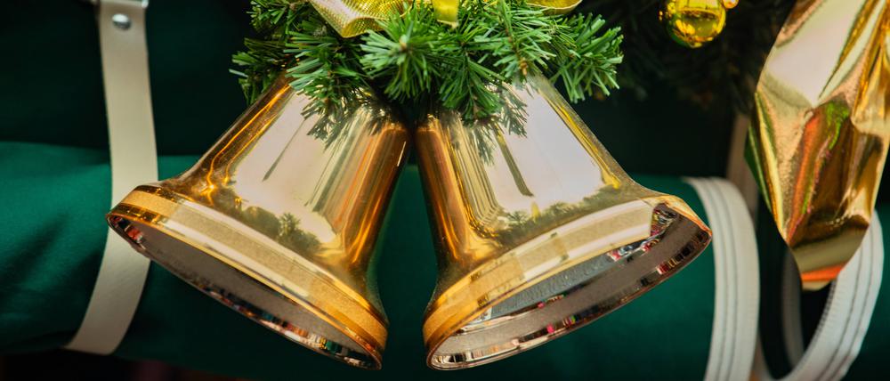Weihnachtsglocken auf einem Weihnachtsmarkt.
