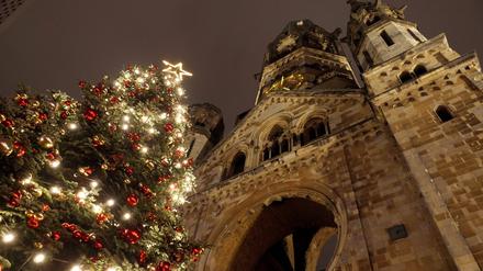 Weihnachtsbaum an der Gedächtniskirche in Berlin.