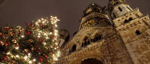 Weihnachtsbaum an der Gedächtniskirche in Berlin.