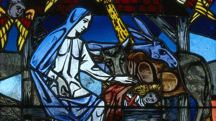 Geburt Christi auf einem Kirchenfenster in Wittlingen bei Lörrach Baden, Württemberg.
