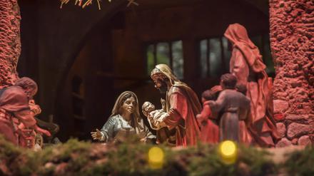 Die Geburtsszene von Jesu in einer Krippe nachgestellt.