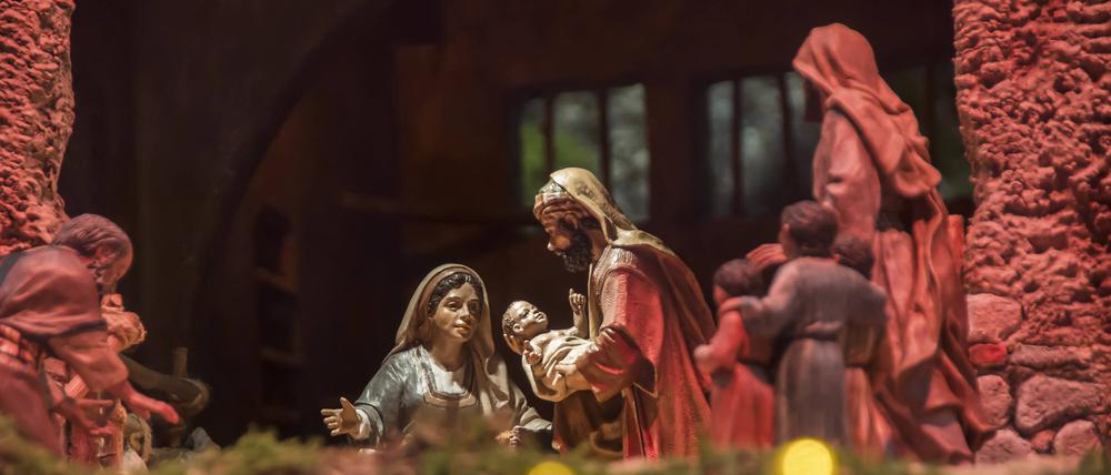 Die Geburtsszene von Jesu in einer Krippe nachgestellt.