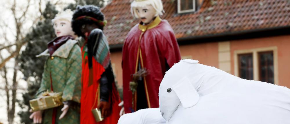 Die Heiligen Drei Könige mit Schafen.