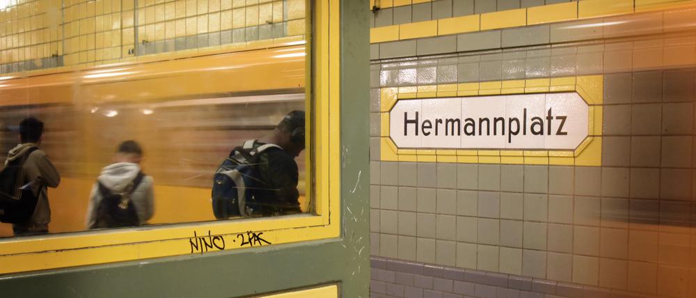 Der U-Bahnhof Hermannplatz in Berlin-Neukölln. Der Signa-Neubau könnte den Betrieb gefährden.