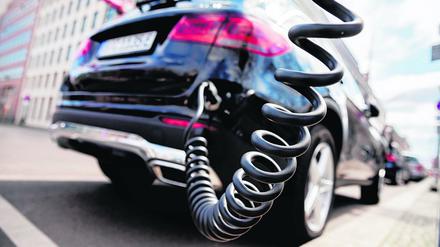 Das IRA-Programm sieht Steuerrabatte von 7500 Dollar für Neuwagen und 4000 Dollar für gebrauchte E-Autos vor.