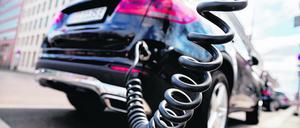 Das IRA-Programm sieht Steuerrabatte von 7500 Dollar für Neuwagen und 4000 Dollar für gebrauchte E-Autos vor.