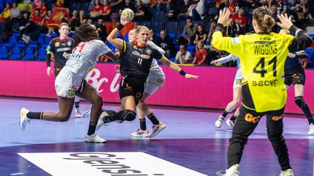 Gegen Spanien unterlagen die deutschen Handballerinnen. Trotzdem sind sie weiter.