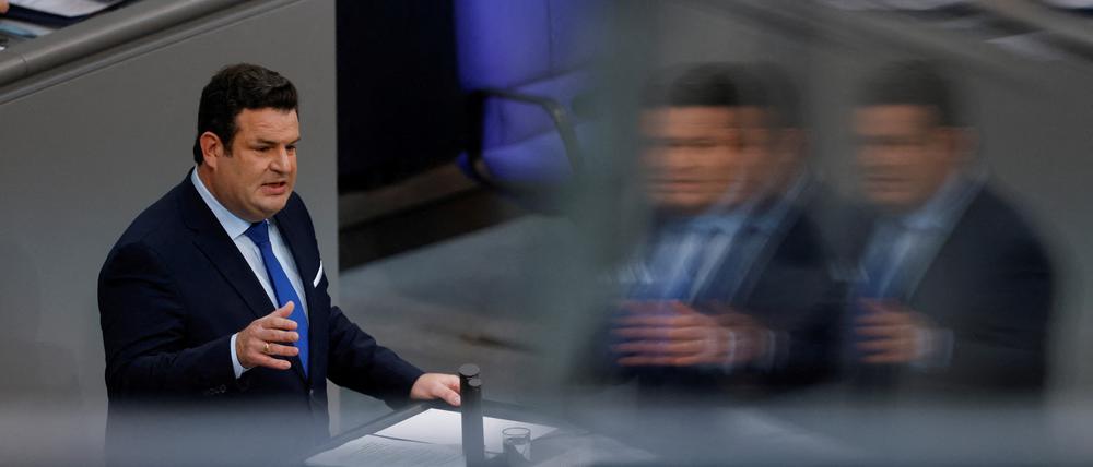 Minister Hubertus Heil während der Debatte im Bundestag.