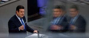 Minister Hubertus Heil während der Debatte im Bundestag.