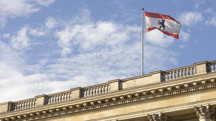 Das Artikelgesetz zur Lehrkräfteverbeamtung soll wegen der Wiederholungswahl rasch beschlossen werden.