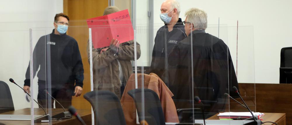Im Landgericht: Vor dem Urteil im Mordprozess
