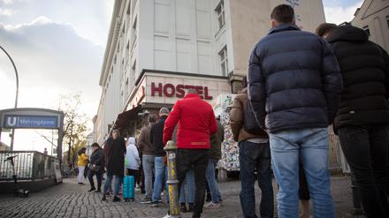 Schlange vor „Mustafa’s Gemüsekebap“ am Mehringdamm in Kreuzberg.