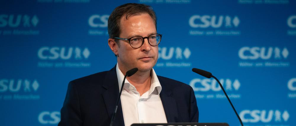 ARCHIV - 20.06.2022, Bayern, München: Martin Huber, Generalsekretär der CSU, nimmt in der Parteizentrale nach einer Sitzung des CSU-Vorstands an einer Pressekonferenz teil. (Zu dpa «CSU-Generalsekretär Huber verzichtet auf Doktortitel») Foto: Sven Hoppe/dpa +++ dpa-Bildfunk +++