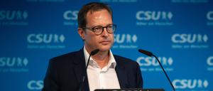 ARCHIV - 20.06.2022, Bayern, München: Martin Huber, Generalsekretär der CSU, nimmt in der Parteizentrale nach einer Sitzung des CSU-Vorstands an einer Pressekonferenz teil. (Zu dpa «CSU-Generalsekretär Huber verzichtet auf Doktortitel») Foto: Sven Hoppe/dpa +++ dpa-Bildfunk +++
