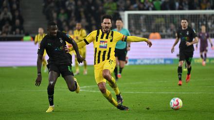 Foul von Marcus Thuram gegen Mats Hummels.