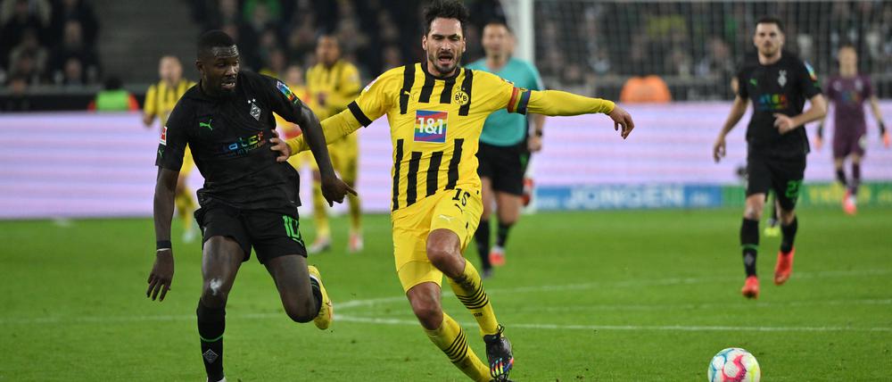 Foul von Marcus Thuram gegen Mats Hummels.