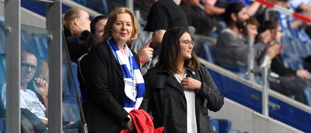 Dem Fußball verbunden. Bärbel Bas (SPD) ist nicht nur Fan vom MSV Duisburg. Sie hat früher selbst Fußball gespielt.