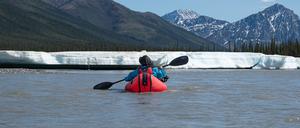 Wasser, Schneefeld und Berge. Martischius im Einsatz.