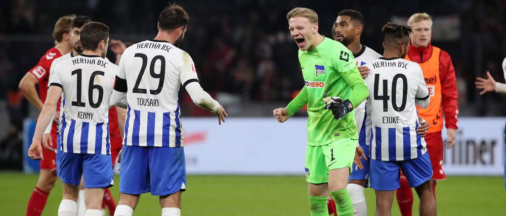 Herthas Spieler freuen sich über den dritten Saisonsieg.