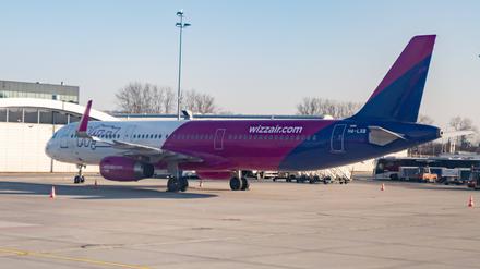 Eine Maschine der Fluggesellschaft Wizzair musste außerplanmäßig landen (Symbolbild).