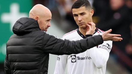 Cristiano Ronaldo mit Trainer Erik ten Hag (l.)