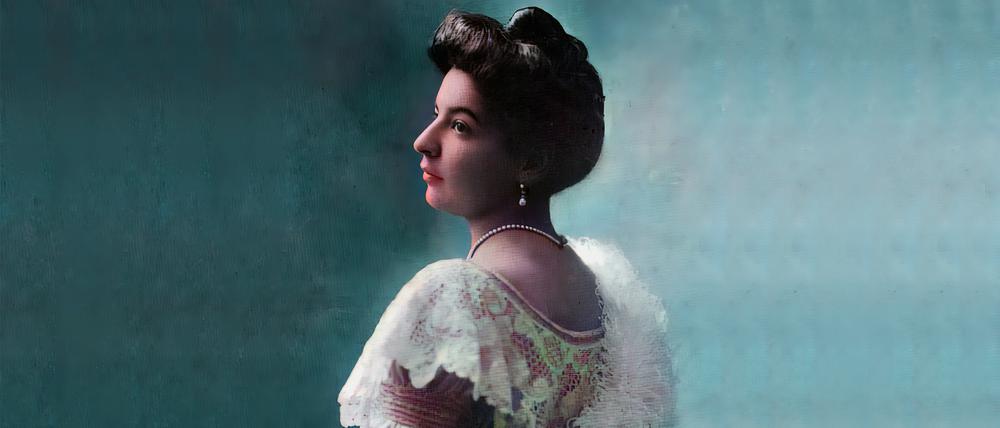 Die Komponistin Gräfin Dora Pejačević (1885-1923) um 1912. Nachkoloriertes Originalfoto.