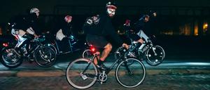 Die Alleycat-Fahrer streunen vom Blankensteinpark in Richtung Anton-Saefkow-Park.  