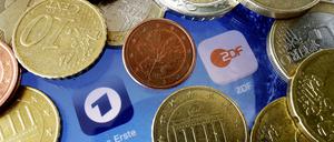 Wenn es nach den Vorstellungen der öffentlich-rechtlichen Sender geht, müsste der monatliche Rundfunkbeitrag von 18,36 Euro auf 19,91 Euro monatlich steigen.