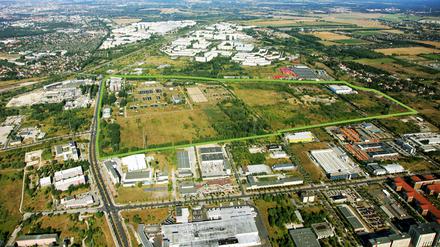 Antiquierte Planung? Der CleanTech Business Park Berlin-Marzahn (Wolfener Straße) ist mit 90 Hektar das größte zusammenhängende Areal für produzierende Unternehmen in Berlin. Seit 2015 sollen sich hier in 22 Autominuten Entfernung vom Alexanderplatz große produzierende Unternehmen aus dem Bereich der umwelt- oder energierelevanten sauberen Technologien ansiedeln. 