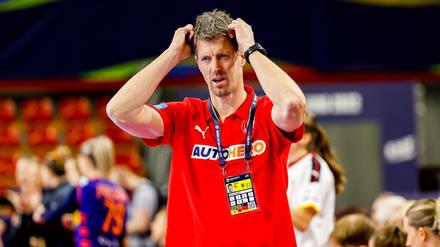 Trainer Markus Gaugisch steht mit seinem Team vor einer Belastungsprobe.