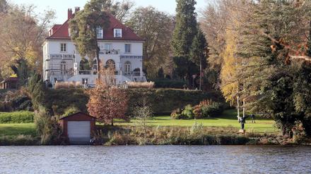 Der Blick von Berlin auf die Potsdamer Seite des Griebnitzsee-Ufers: Der einstige Postenweg ist nicht mehr erkennbar.