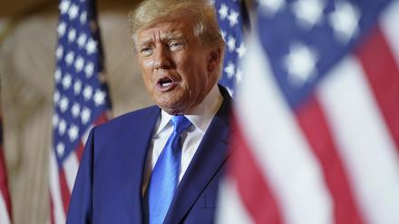 Der ehemalige Präsident Donald Trump spricht am Wahltag im Mar-a-Lago. 