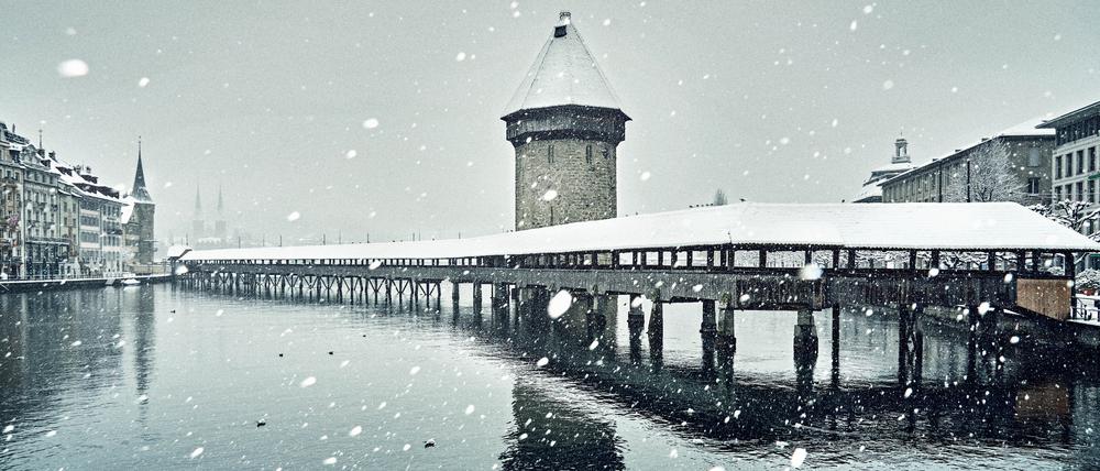 Flockiges Ambiente: die Kapellbrücke von Luzern.