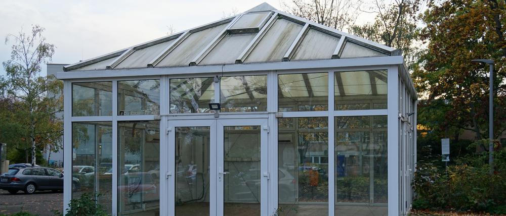 Der leer stehende Blumenpavillon am Stadtbad Wilmersdorf.