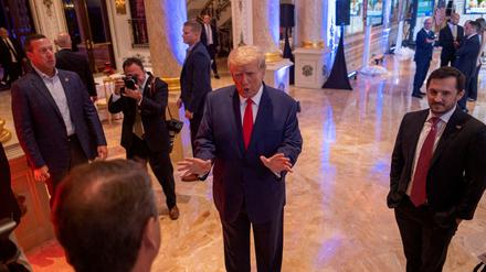 Trump äußert sich in seiner Villa in Mar-a-Largo zu den Midterms.