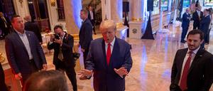 Trump äußert sich in seiner Villa in Mar-a-Largo zu den Midterms.