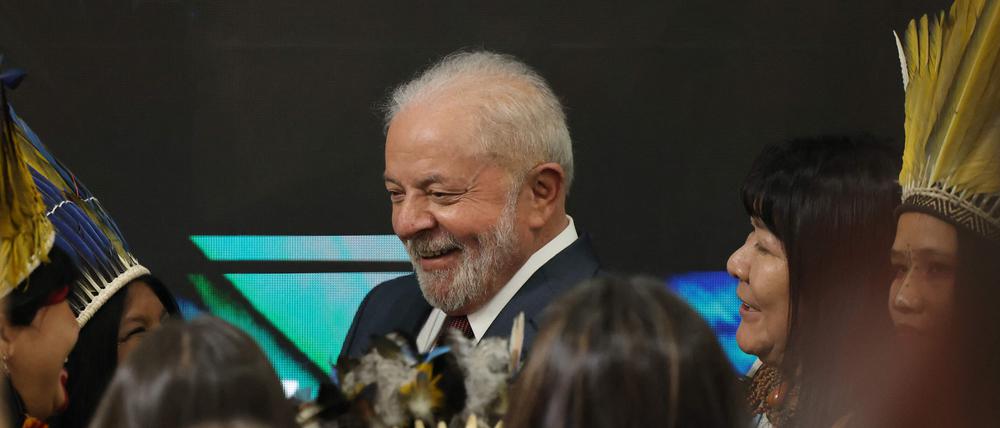 Bei einem ersten Auftritt am Amazonas-Pavillon auf der Klimakonferenz wurde Lula von hunderten Menschen begeistert begrüßt.