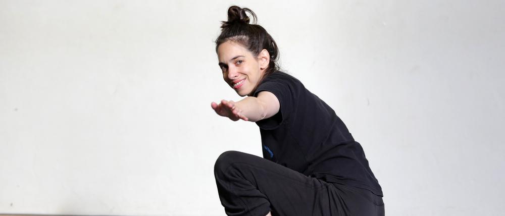 Die Israelische Choreografin Adi Weinberg probt für die Uraufführung „If the bull won’t come“ in der fabrik Potsdam.