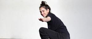 Die Israelische Choreografin Adi Weinberg probt für die Uraufführung „If the bull won’t come“ in der fabrik Potsdam.
