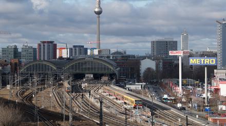 Der Ostbahnhof.in Berlin-Friedrichhain hieß früher Schlesischer Bahnhof. 