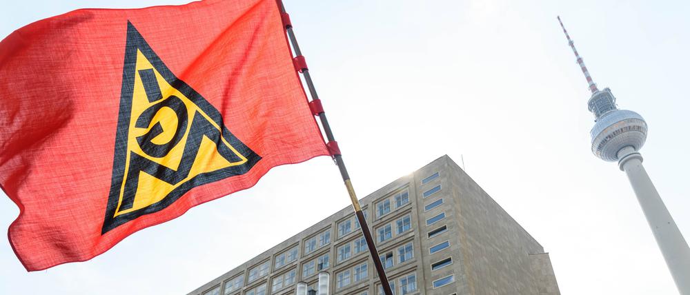 Die IG Metall will am Donnerstag einen Pilot-Tarifabschluss für die deutsche Metall- und Elektroindustrie aushandeln (Archivbild).