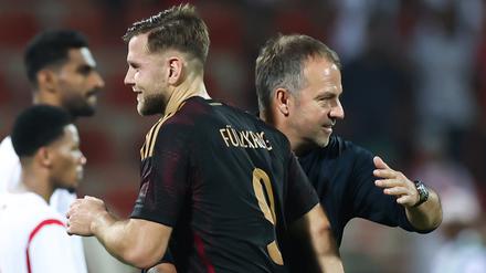 Bundestrainer Hansi Flick (r) und Stümer Niclas Füllkrug.