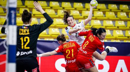 Julia Maidhof (oben) aus Deutschland und Cristina Georgiana Neagu (r) aus Rumänien in Aktion.