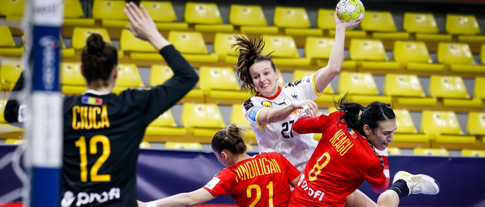 Julia Maidhof (oben) aus Deutschland und Cristina Georgiana Neagu (r) aus Rumänien in Aktion.
