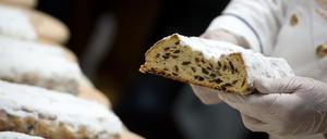 Christstollen in einer Bäckerei.