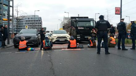 Eine Straßenblockade in Berlin.