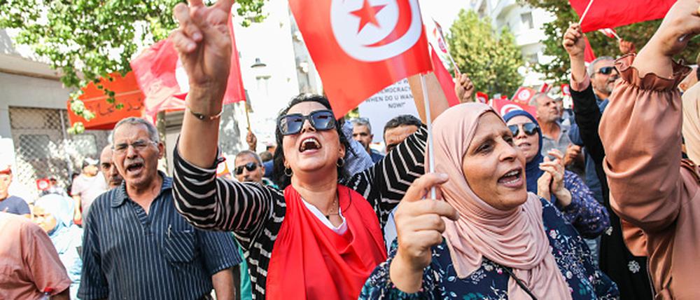 Demonstration gegen Präsident Saied in Tunis