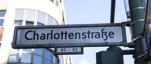 Ein Straßenschild in der Berliner Charlottenstraße.