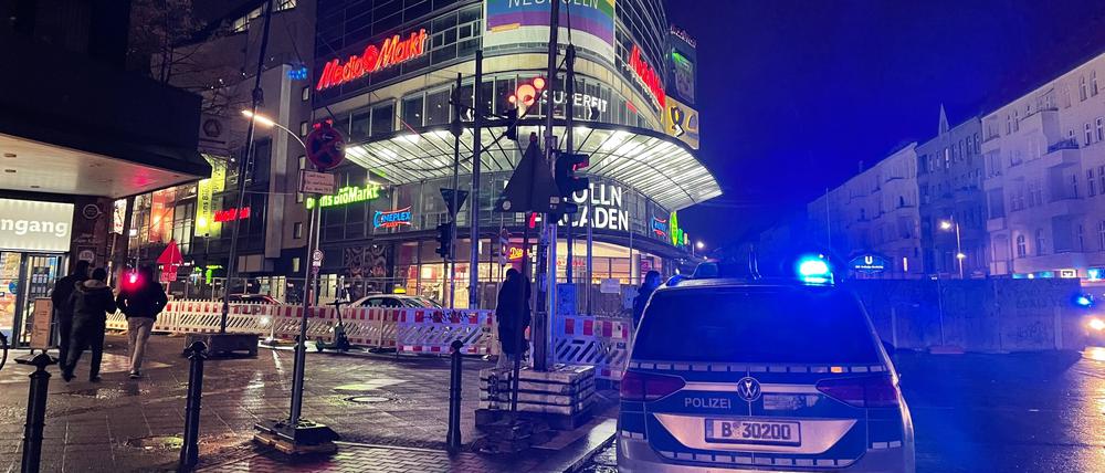 Polizeieinsatz in den „Neukölln Arcaden“.